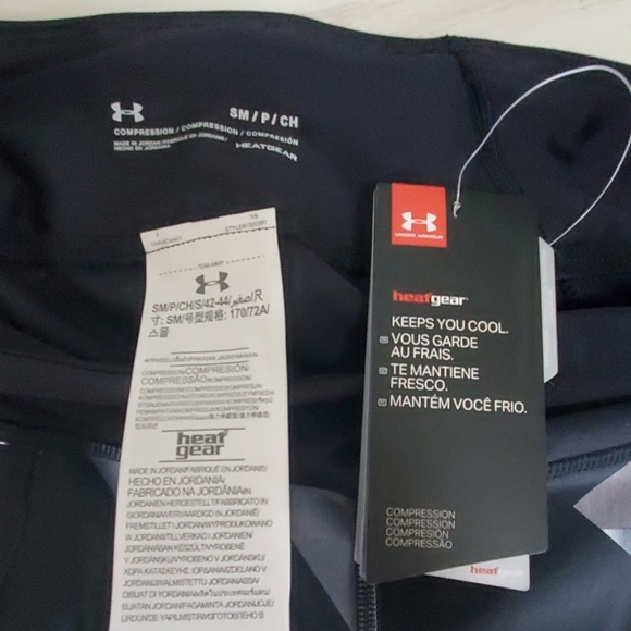 NWT Under Armour UA Mileage Heatgear Capris - Picture 6 of 7